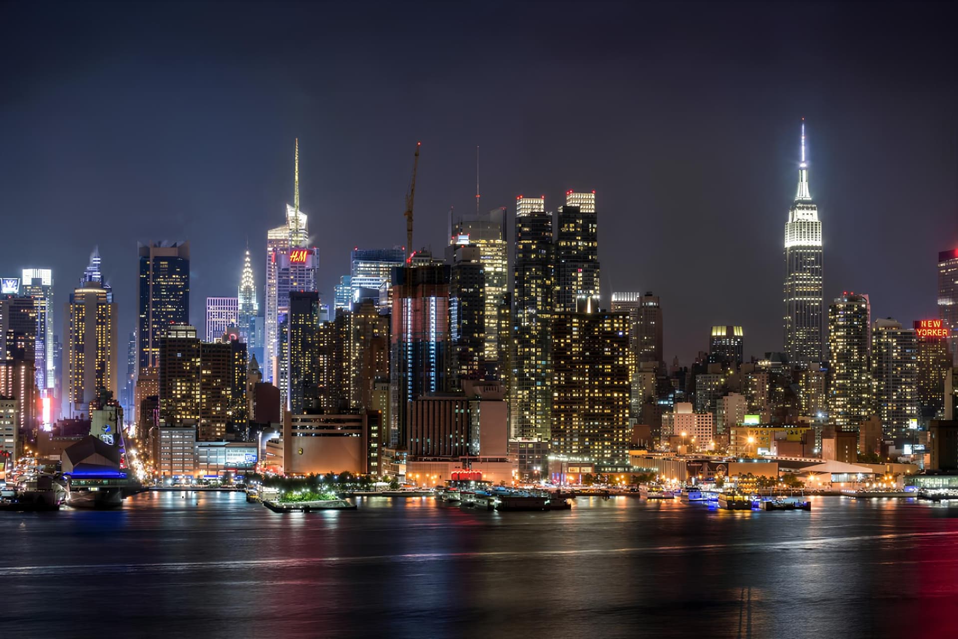 3D Görünümlü New York Gece Şehir Manzaralı Duvar Kağıdı