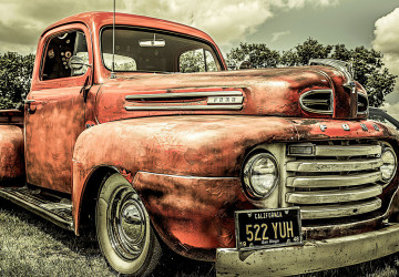 Retro Ford Kırmızı Kamyonet…